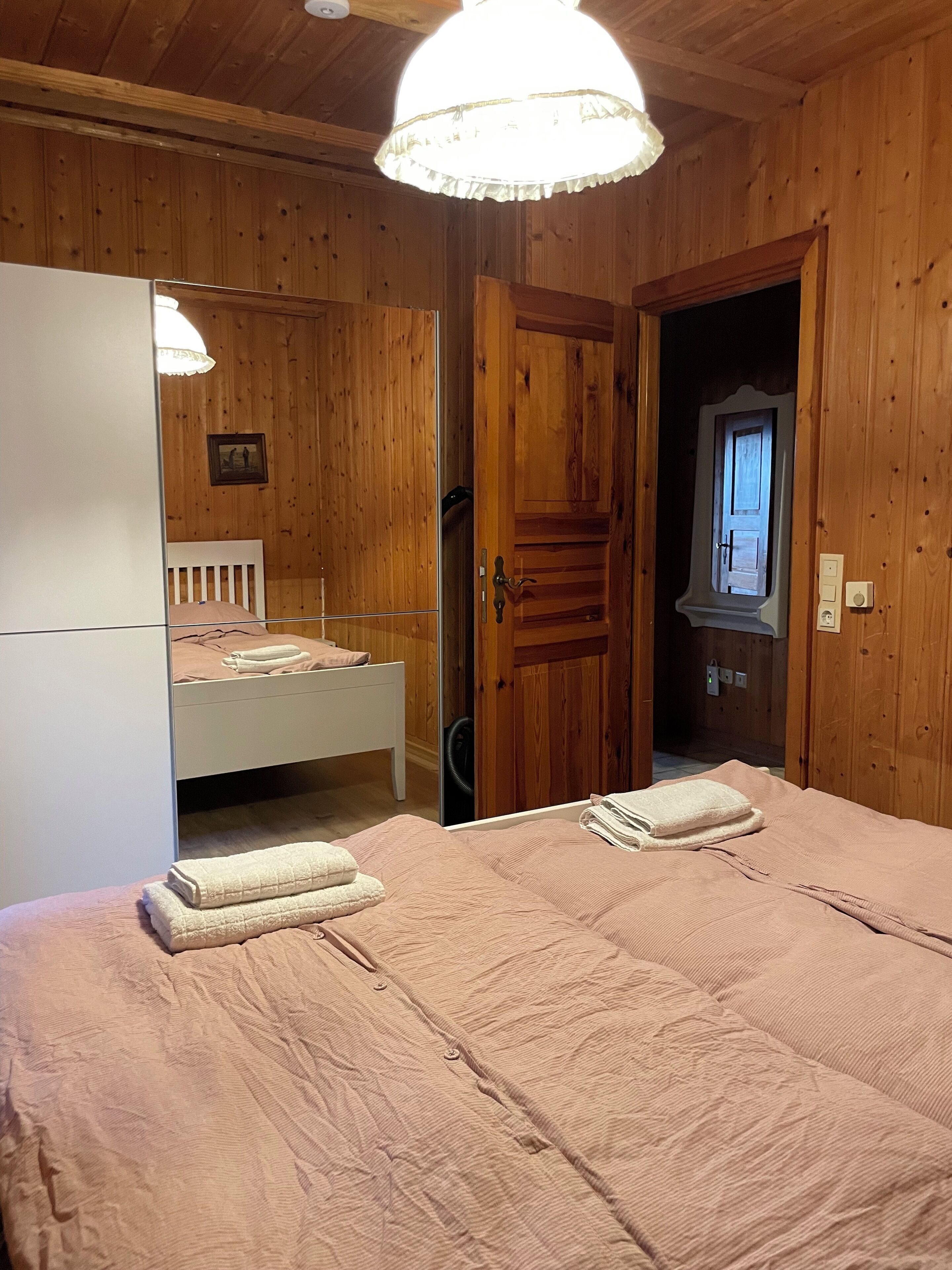 2 多间卧室、WiFi、床单