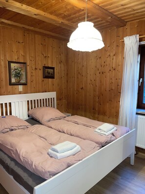 2 bedrooms, WiFi, bed sheets