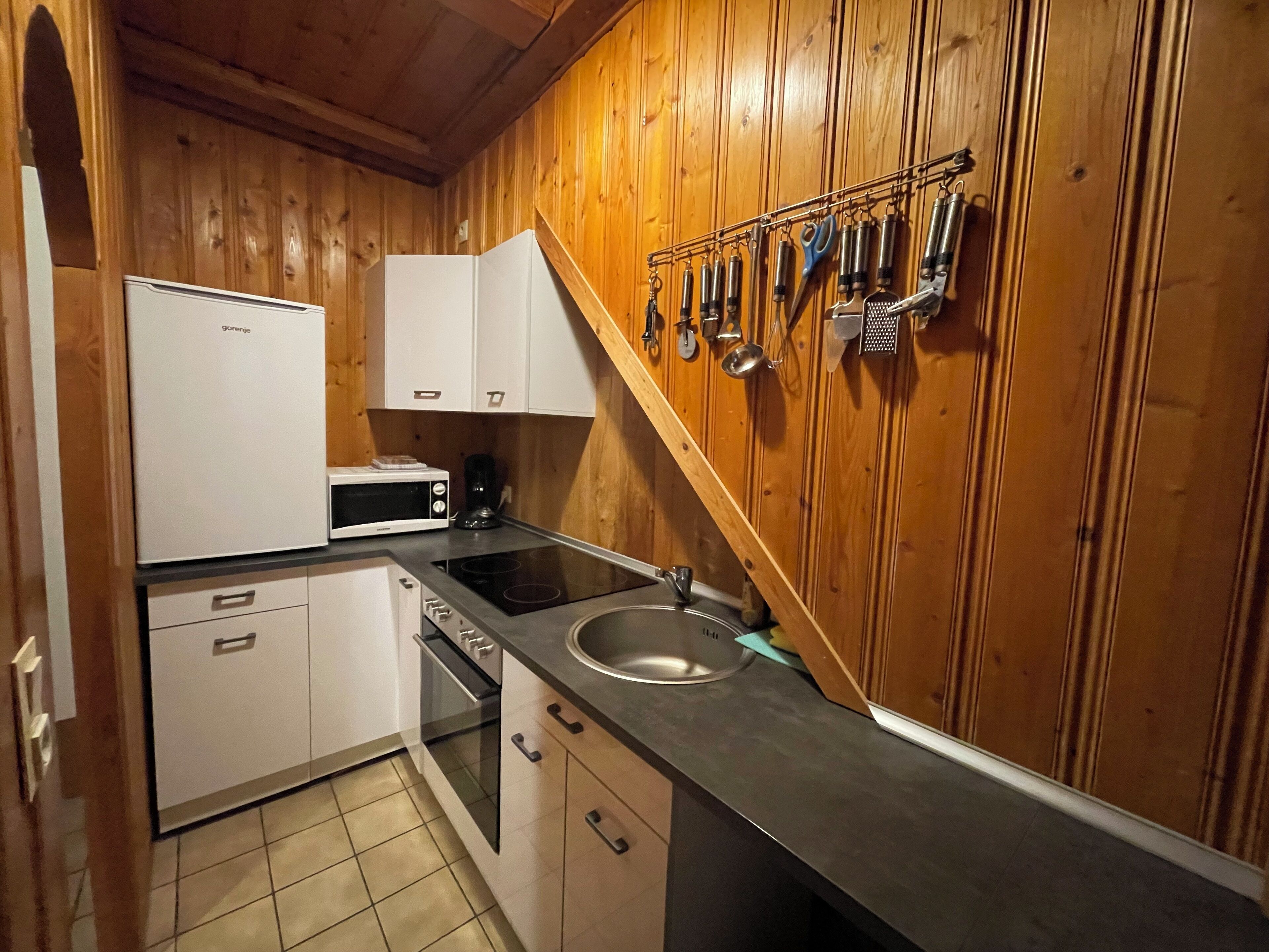 Een magnetron, een oven, een kookplaat