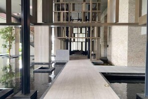 المنشأة من الداخل