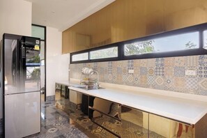Restaurant - Luxury five-room pool villa (Bangkok)