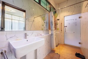 Unclassified image, 4 of 41, button - Luxury five-room pool villa (Bangkok)