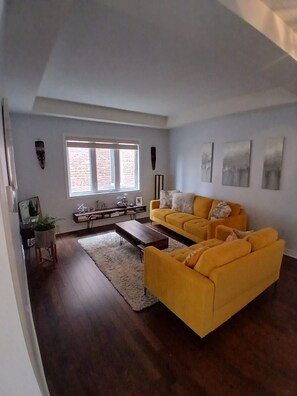 Living area - Hidden Gem by Alsop Beach – Spacious 4-Bedroom Escape for Every Season (Alsops Beach)