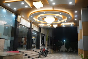 Property entrance - Viraj International Hotel (Pindra)