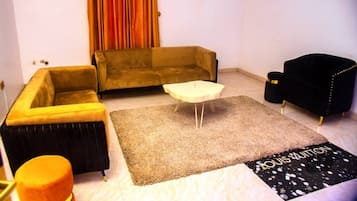 Family Apartment | Desk, laptop workspace, free WiFi