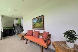 Lobby lounge - Amazing View Mountain Resort Laguna (Mabitac)