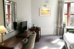 Cribs/infant beds - Great National Oranmore Lodge Hotel (Oranmore)