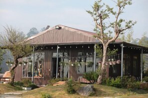 Unclassified image, 4 of 50, button - Mountain Nest Villa Dalat - BBQ, Cloud Hunting, Camping (Lac Duong District)