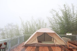 A tent on a wooden deck with a railing, surrounded by trees. - Mountain Nest Villa Dalat - BBQ, Cloud Hunting, Camping (Lac Duong District)