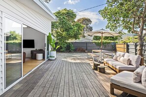Terrace/patio - Skylit Coastal Retreat in a Quiet Enclave (Rosebud)