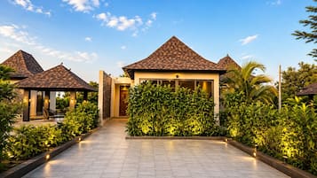 Presidential Suite With Outdoor Pool