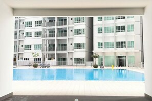 حمام سباحة خارجي