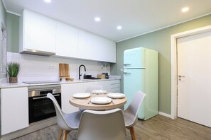 Fridge, microwave, oven, stovetop - Amazing Apartment @ Graça, Lisbon (Lisbon)