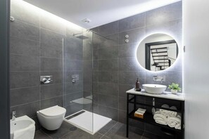 Hair dryer - Amazing Duplex @ Anjos, Lisbon 402 (Lisbon)