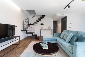 TV - Amazing Duplex @ Anjos, Lisbon 402 (Lisbon)