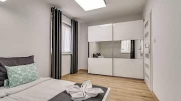 Cribs/infant beds