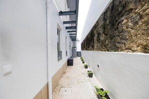 المنطقة المحيطة بالمنشأة