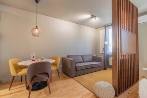 TV - Amazing Studio @ Campolide, Lisbon (Lisbon)