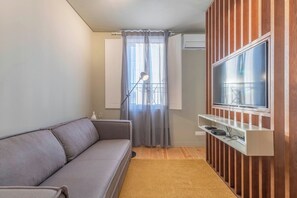 TV - Amazing Studio @ Campolide, Lisbon (Lisbon)