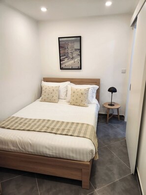2 slaapkamers, een strijkplank/strijkijzer, reisbedje, wifi