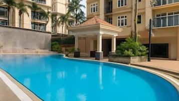 Kolam renang terbuka