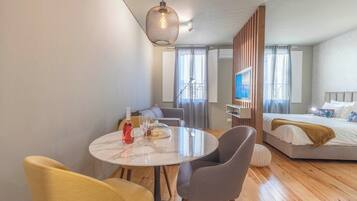 1 bedroom, iron/ironing board, travel crib, WiFi