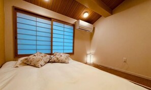 Room - luxuriant flowers (Osaka)