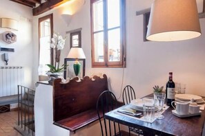 Cots/infant beds - Yome - Your Home in Florence (Florence)