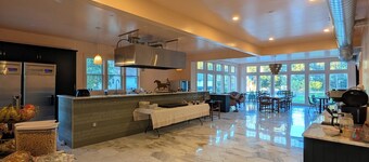 Parkway House Goshen Bed & Breakfast-Suite #3 - Boutique Style Family Friendly