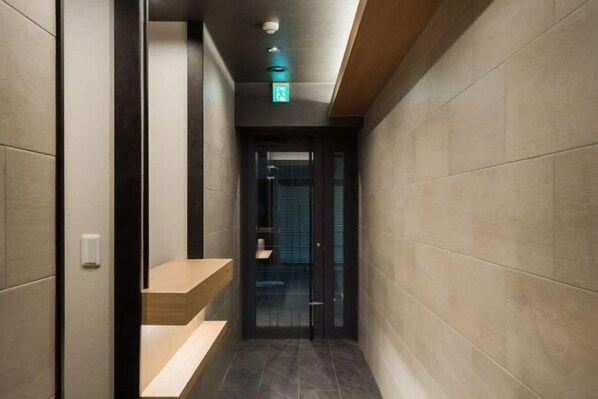 Interior - Hotel Emir (Tokyo)