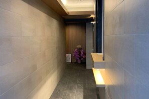 Unclassified image, 2 of 11, button - Hotel Emir (Tokyo)