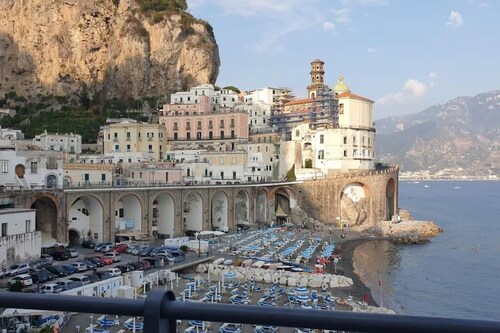 Amalfi Coast villa with Jacuzzi, seaview, only 20 steps. Sleeps up to 14 guests