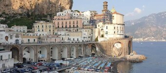 Amalfi Coast villa with Jacuzzi, seaview, only 20 steps. Sleeps up to 14 guests