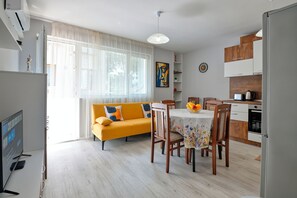 TV - Modern style 3 room apartment with private parking (Varna)