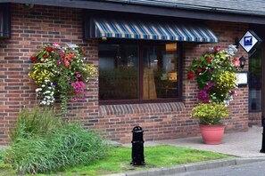 Exterior - Holiday Inn Glasgow - East Kilbride (East Kilbride)