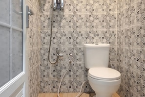 Deluxe Room | Bathroom | Bidet