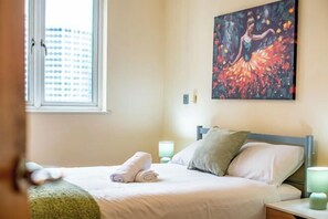 Cots/infant beds - Two-bed Luxury Apartment B12LS by Live Comfortably (Birmingham)