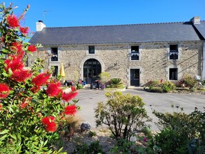 Exterior - La Maison Keribin 4****, Luxury traditional self catering cottage with its private Jacuzzi (Min stay 7 nights. Arrival and departure on saturdays) (Moëlan-sur-Mer)
