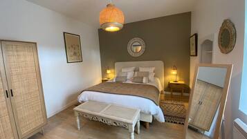 4 Schlafzimmer, BĂŒgeleisen/BĂŒgelbrett, kostenloses WLAN, BettwĂ€sche