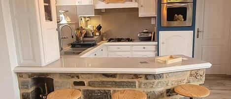 Réfrigérateur, micro-ondes, four, lave-vaisselle