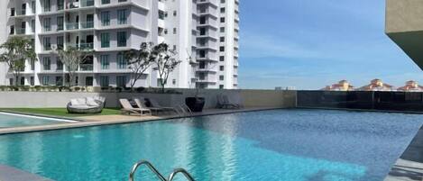 Kolam renang outdoor