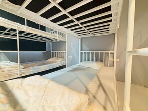 Shared Dormitory, Mixed Dorm | Blackout curtains, free WiFi, bed sheets - Sukum Huai Khwang Guest House (Bangkok)