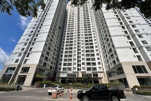 Exterior - Cozy Homestay 2 BR sea view 29th flr Halong center. (Ha Long)