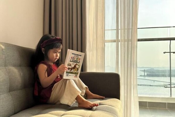 Living area - Cozy Homestay 2 BR sea view 29th flr Halong center. (Ha Long)