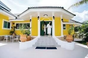 المنشأة من الخارج