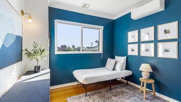 Apartment | 3 bedrooms, laptop workspace, iron/ironing board, bed sheets