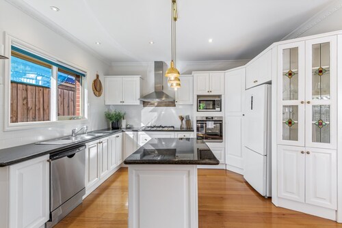 Spacious Family Home With Balcony in Pascoe Vale