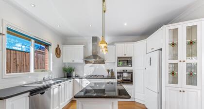 Spacious Family Home With Balcony in Pascoe Vale