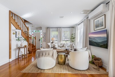 Spacious Family Home With Balcony in Pascoe Vale