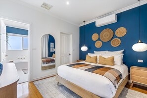 3 habitaciones y espacio para trabajar con laptop 
